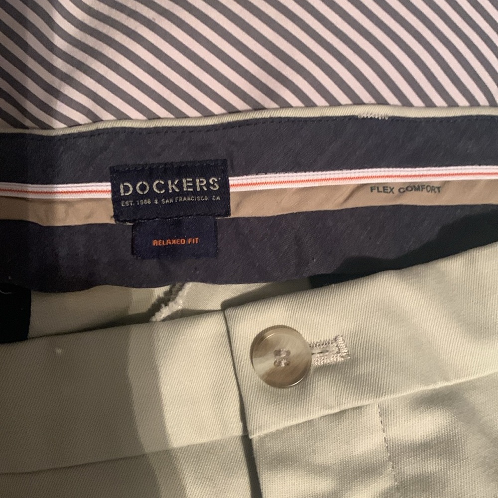Men’s Dockers size 38x32 - Picture 3 of 6
